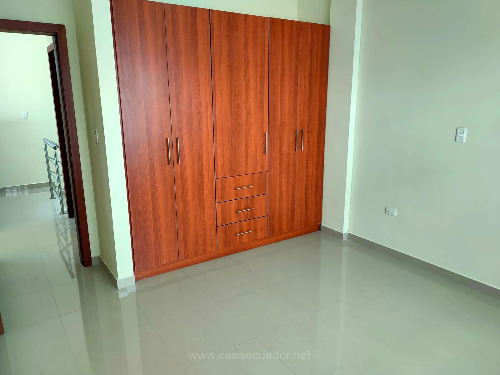 Casa independiente en venta en Capelo Sangolquí con jacuzzi y terraza