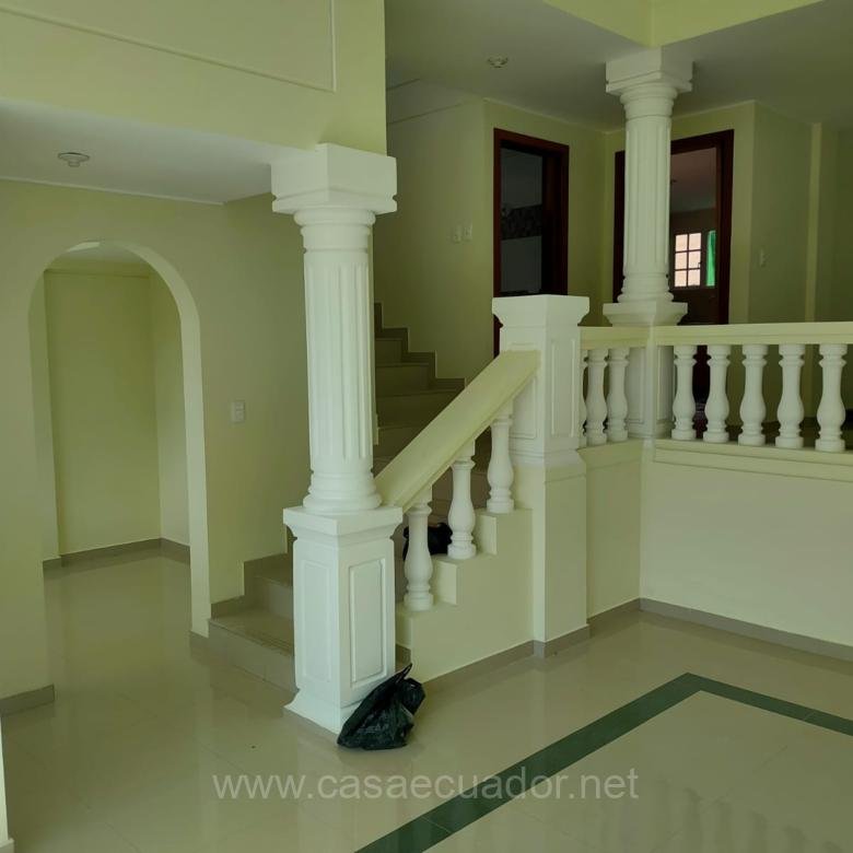 Casa independiente en venta en Capelo Sangolquí con jacuzzi y terraza