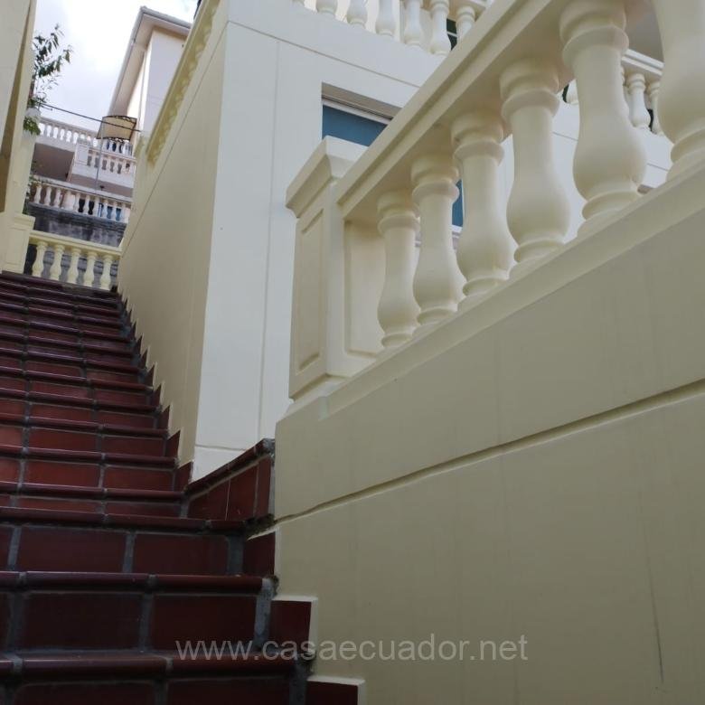 Casa independiente en venta en Capelo Sangolquí con jacuzzi y terraza