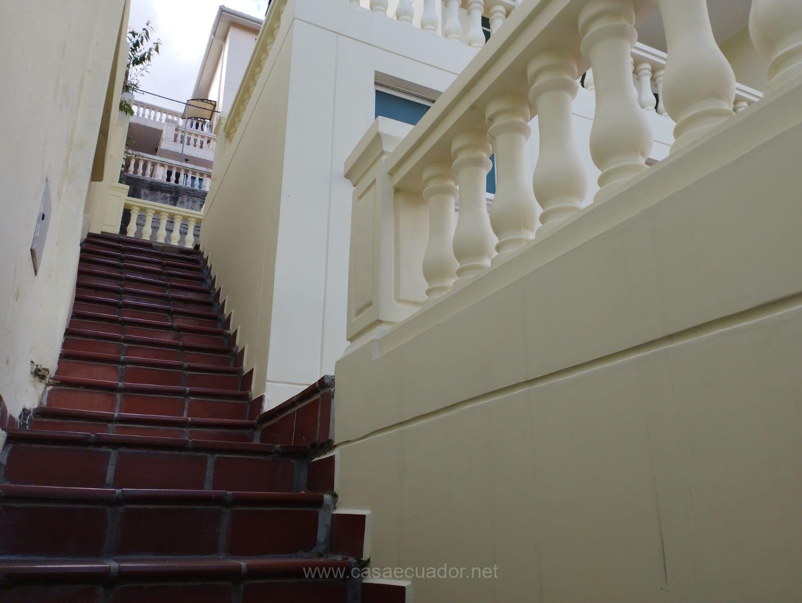 Casa independiente en venta en Capelo Sangolquí con jacuzzi y terraza