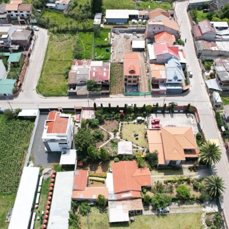 Casa en venta en El Rosal Cuenca con estudio y seguridad