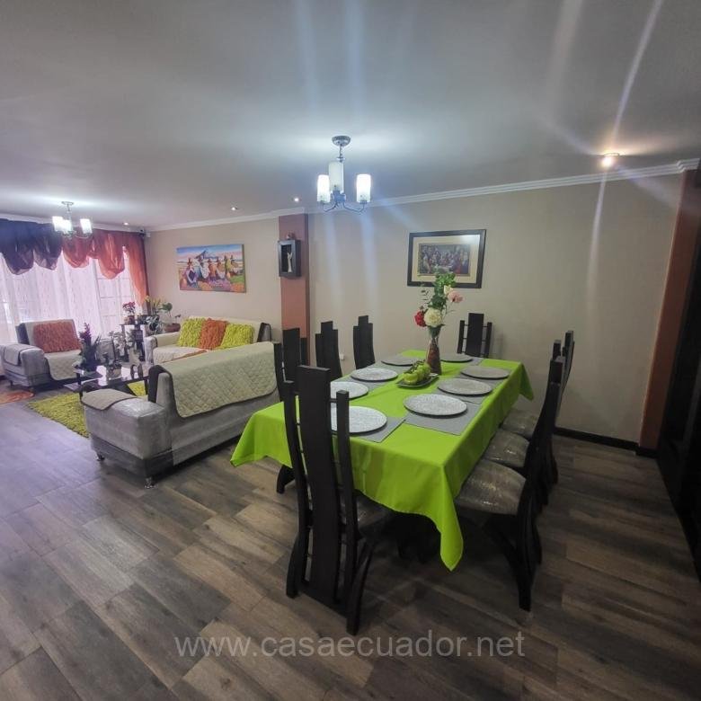 Casa en venta en El Rosal Cuenca con estudio y seguridad