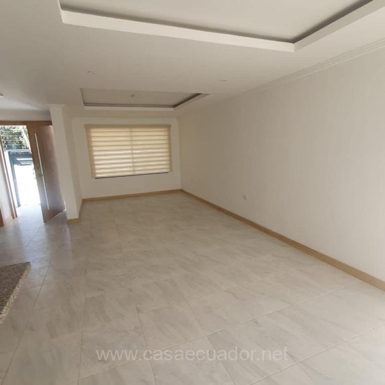 Casa por estrenar en Miraflores Cuenca con crédito VIP
