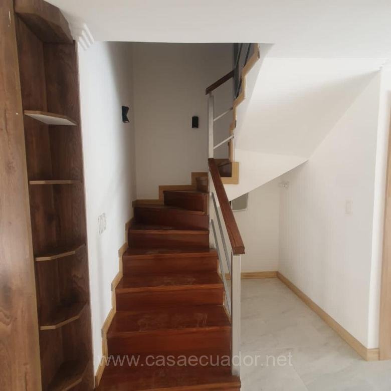 Casa por estrenar en Miraflores Cuenca con crédito VIP