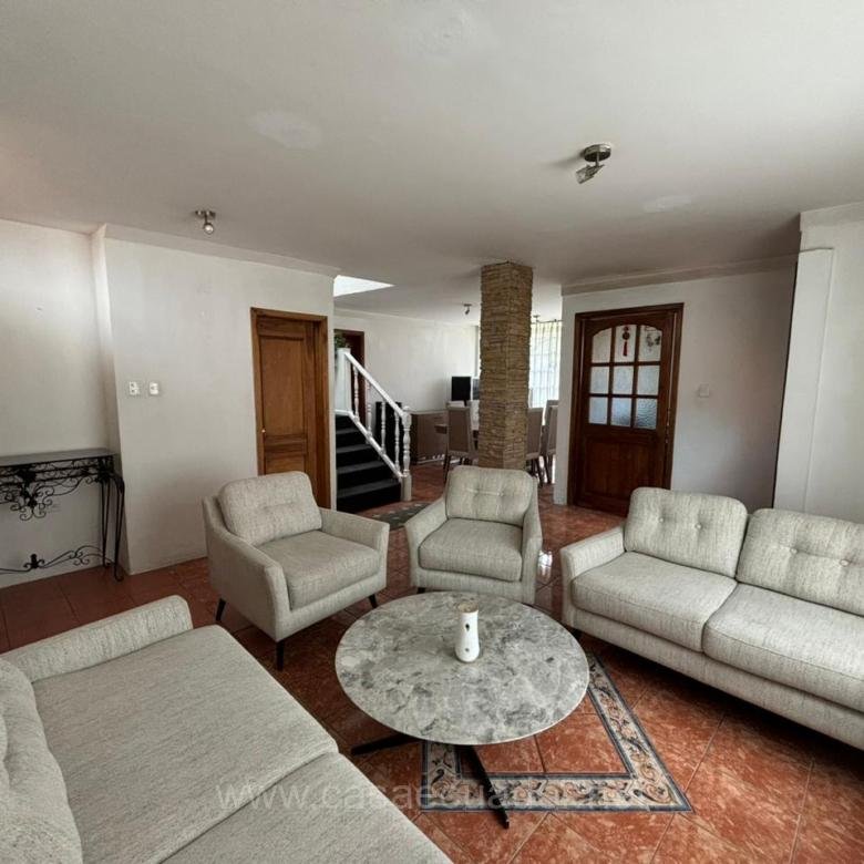 Casa rentera en venta en San Marcos Sangolquí con departamento independiente