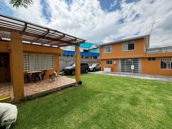 Casa rentera en venta en San Marcos Sangolquí con departamento independiente