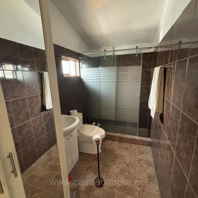 Casa rentera en venta en San Marcos Sangolquí con departamento independiente