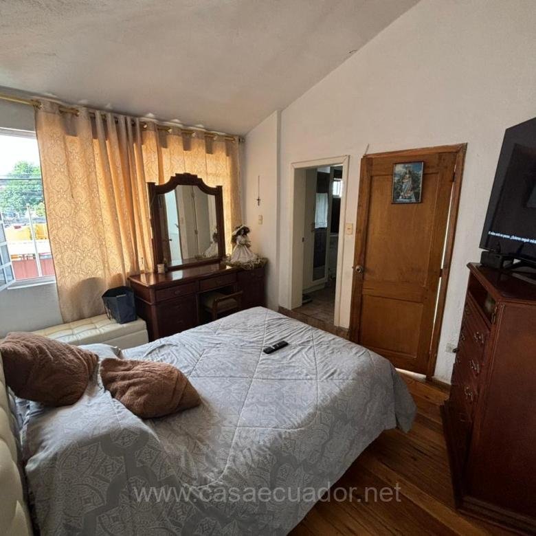 Casa rentera en venta en San Marcos Sangolquí con departamento independiente