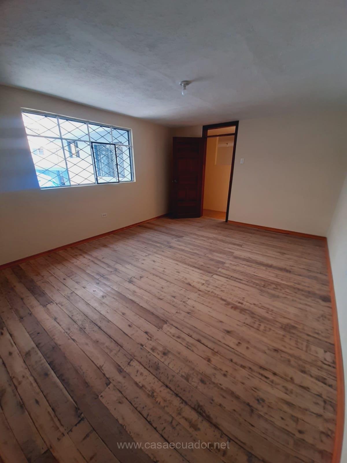 Casa remodelada en venta en Carcelén Bajo Quito