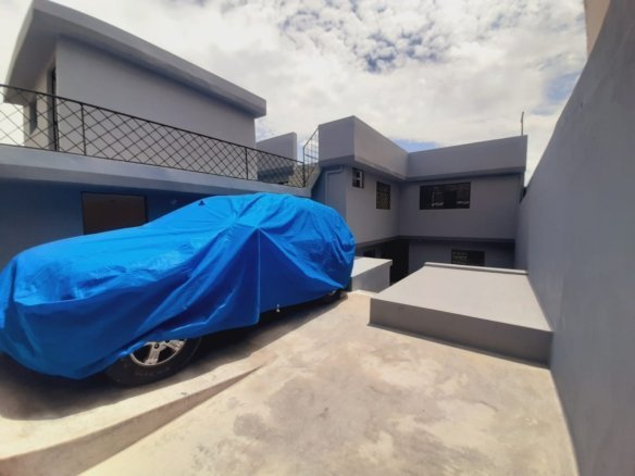 Casa remodelada en venta en Carcelén Bajo Quito