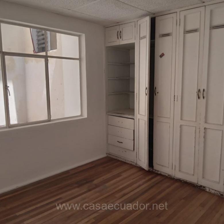 Casa en venta en Ciudadela Baker Quito con suite independiente