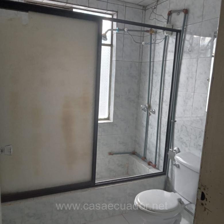 Casa en venta en Ciudadela Baker Quito con suite independiente