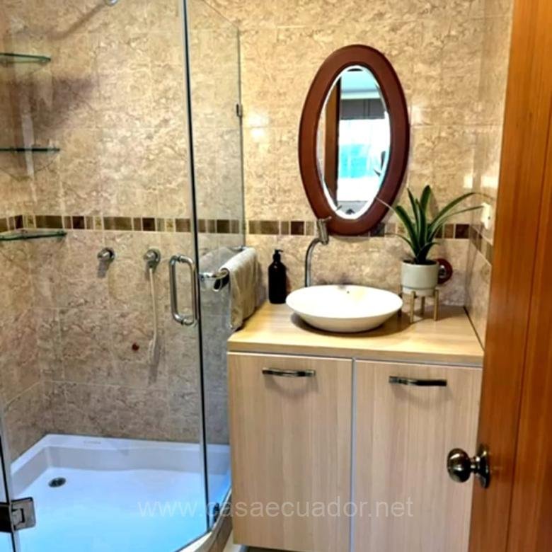 Casa en venta en San Joaquín Cuenca con amplio terreno