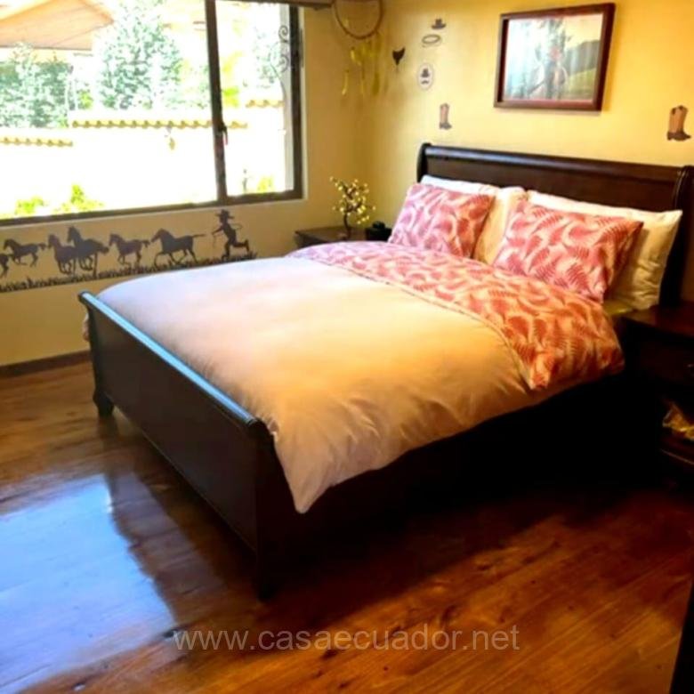 Casa en venta en San Joaquín Cuenca con amplio terreno
