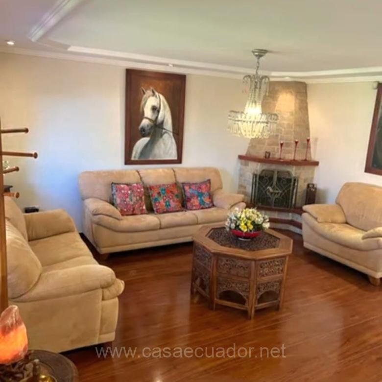 Casa en venta en San Joaquín Cuenca con amplio terreno