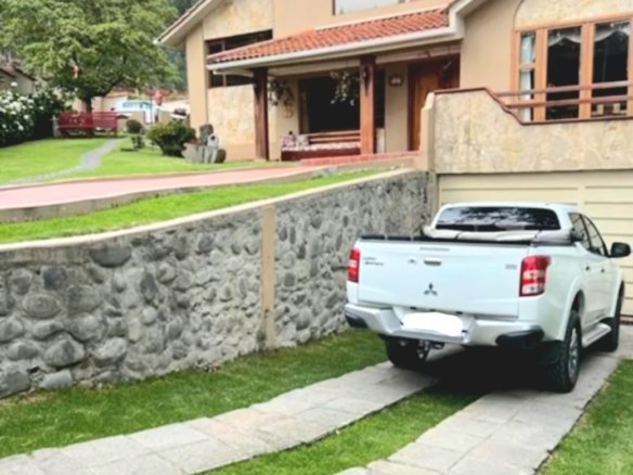 Casa en venta en San Joaquín Cuenca con amplio terreno
