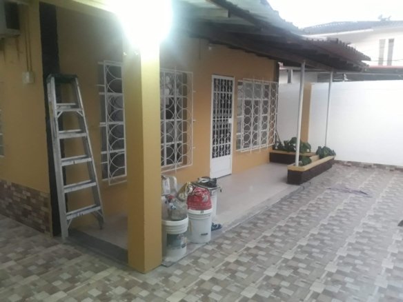 Casa con amplio terreno en Urdesa Central Guayaquil