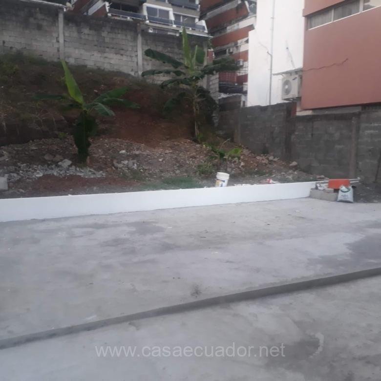 Casa con amplio terreno en Urdesa Central Guayaquil
