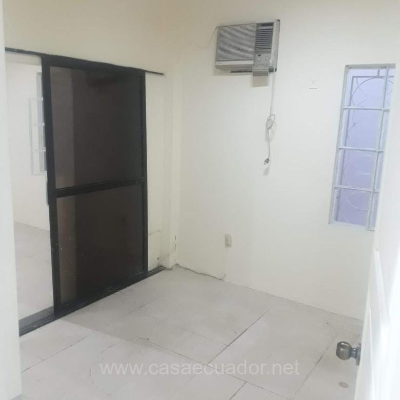 Casa con amplio terreno en Urdesa Central Guayaquil