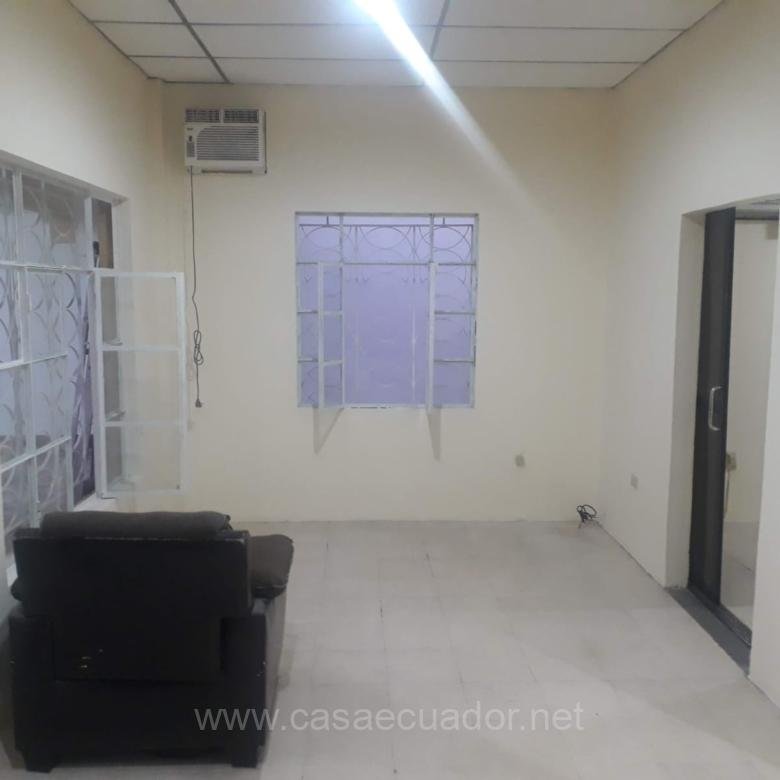 Casa con amplio terreno en Urdesa Central Guayaquil