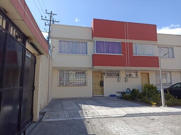 Casa en venta en San José de Morán Quito