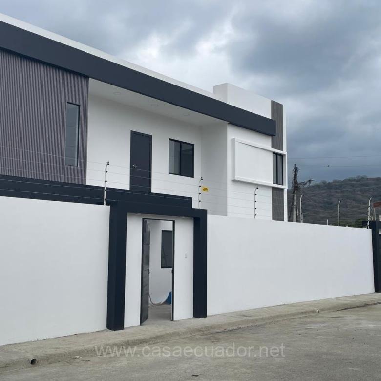 Casa con piscina en Parque Forestal Portoviejo