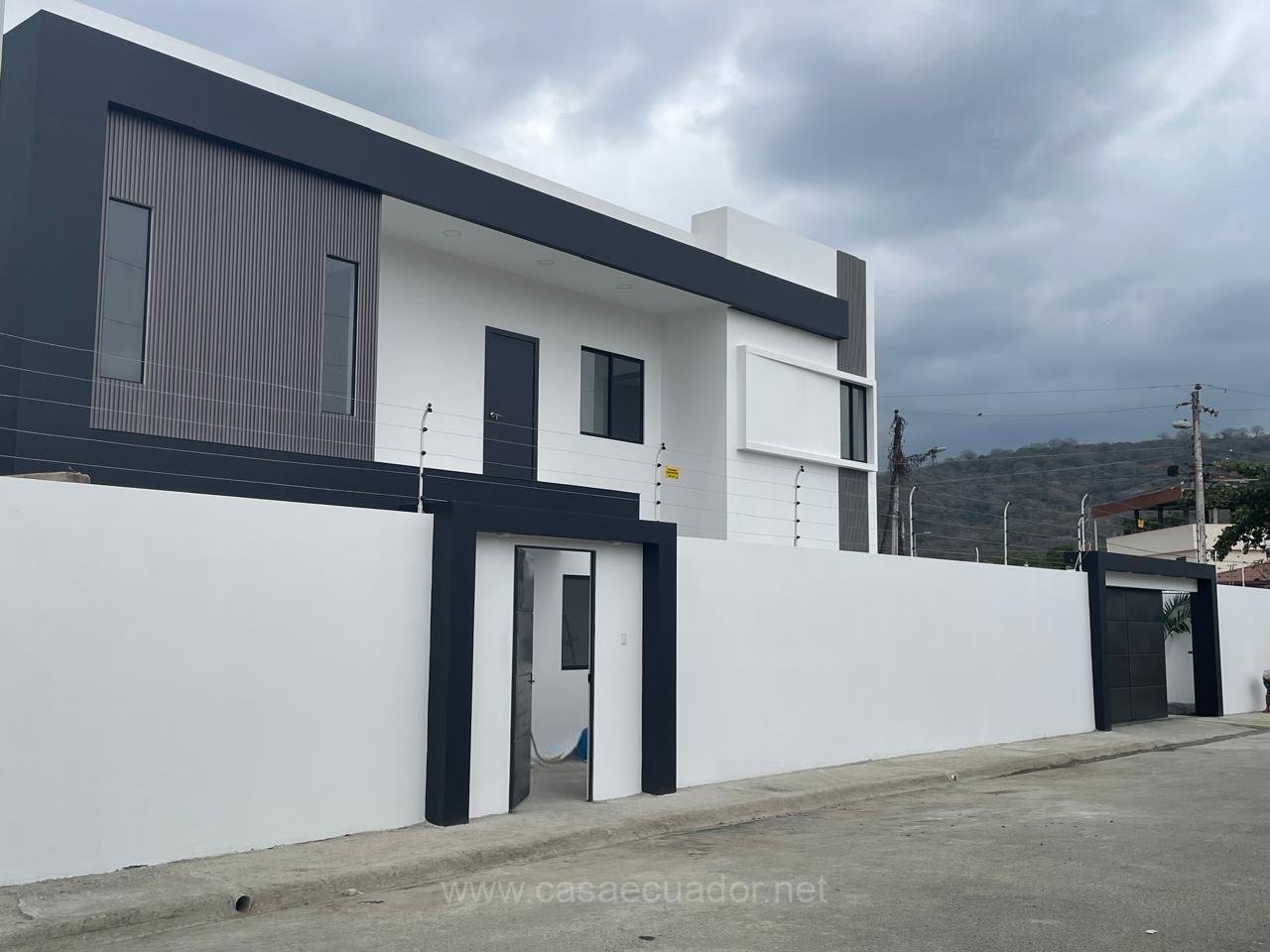 Casa con piscina en Parque Forestal Portoviejo