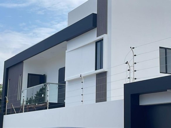 Casa con piscina en Parque Forestal Portoviejo