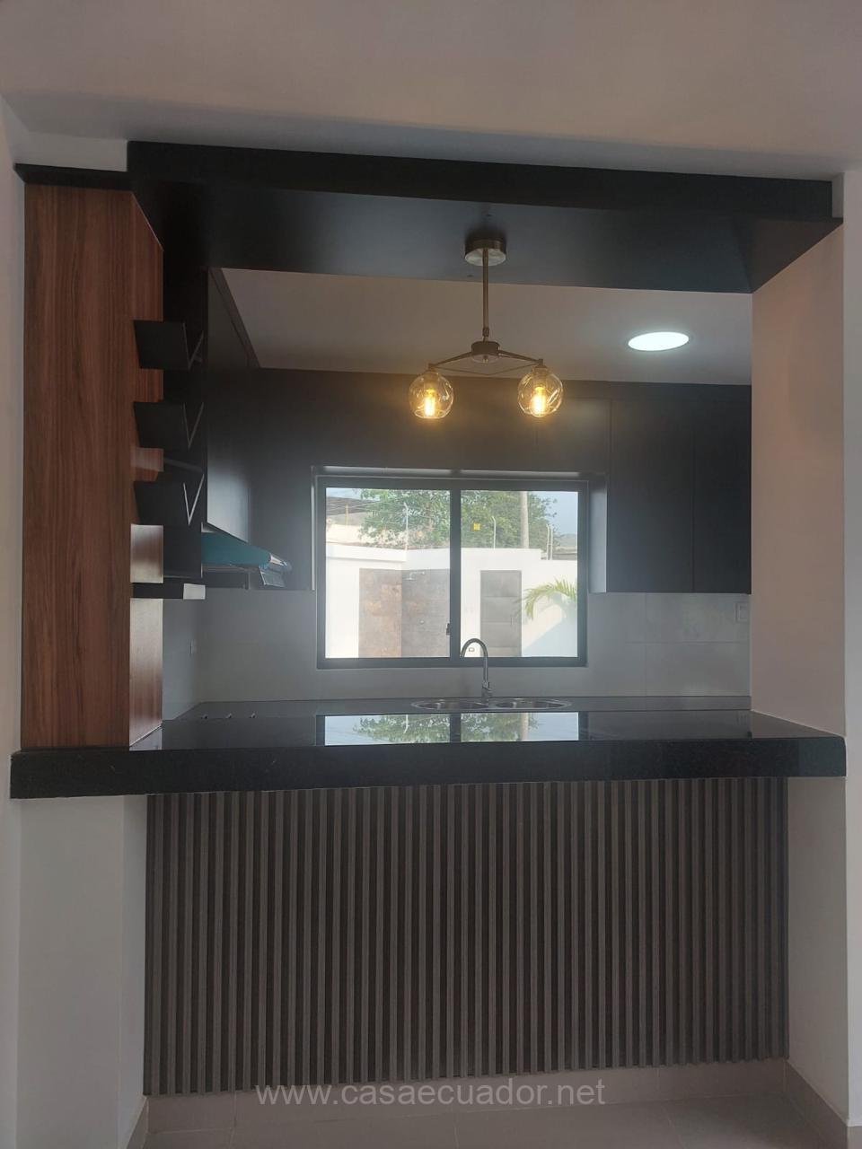 Casa moderna con piscina en Parque Forestal Portoviejo