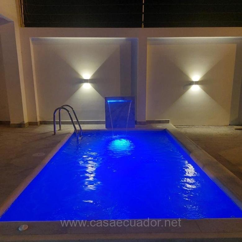 Casa moderna con piscina en Parque Forestal Portoviejo