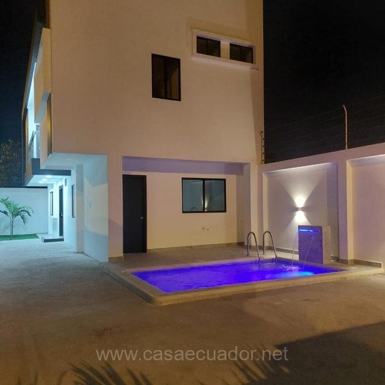 Casa con piscina en Parque Forestal Portoviejo