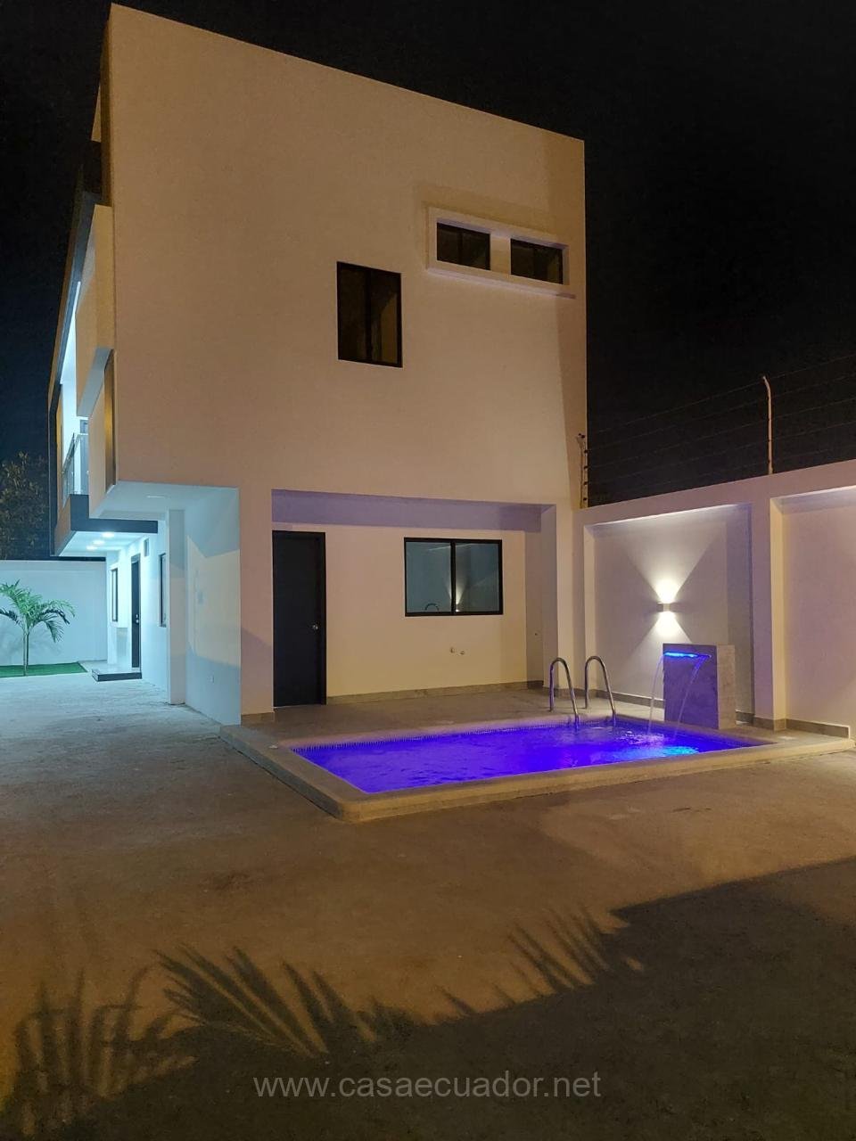 Casa con piscina en Parque Forestal Portoviejo