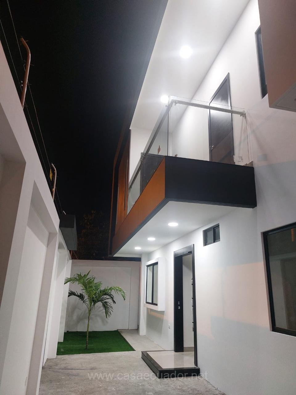 Casa moderna con piscina en Parque Forestal Portoviejo