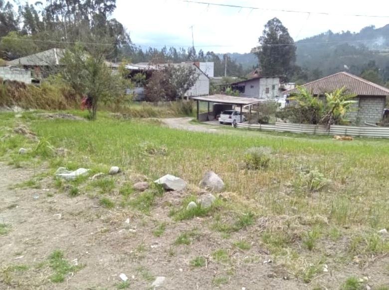 Casa con amplio terreno cerca de Ricaurte