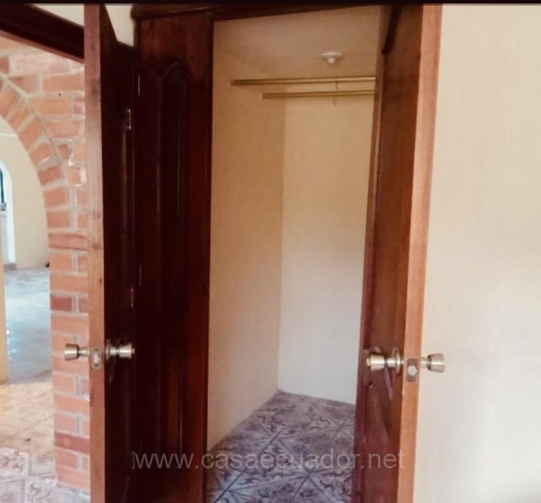 Casa con amplio terreno cerca de Ricaurte