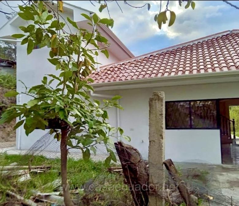 Casa con amplio terreno cerca de Ricaurte