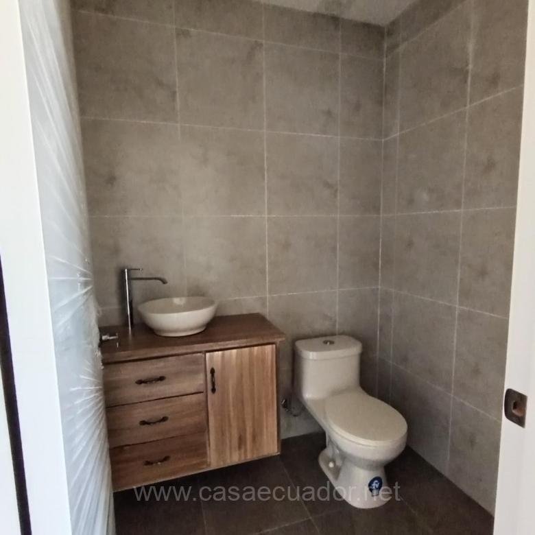 Casa en venta en San José de Balzay Cuenca con amplio terreno