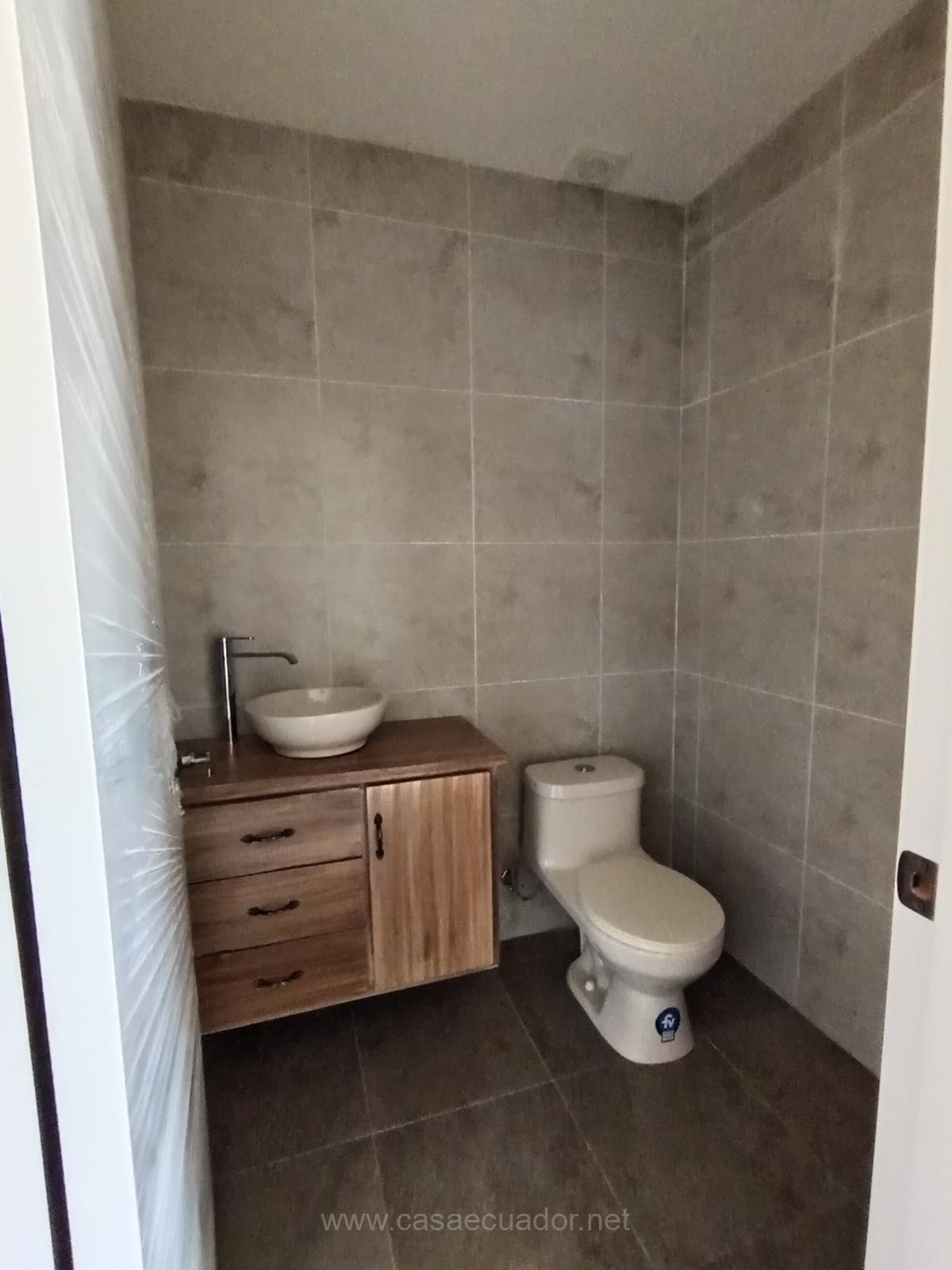Casa en venta en San José de Balzay Cuenca con amplio terreno