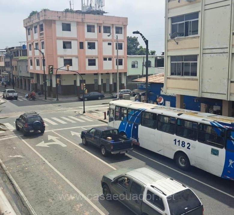 Terreno en venta sobre Avenida Portete para desarrollo inmobiliario en Guayaquil