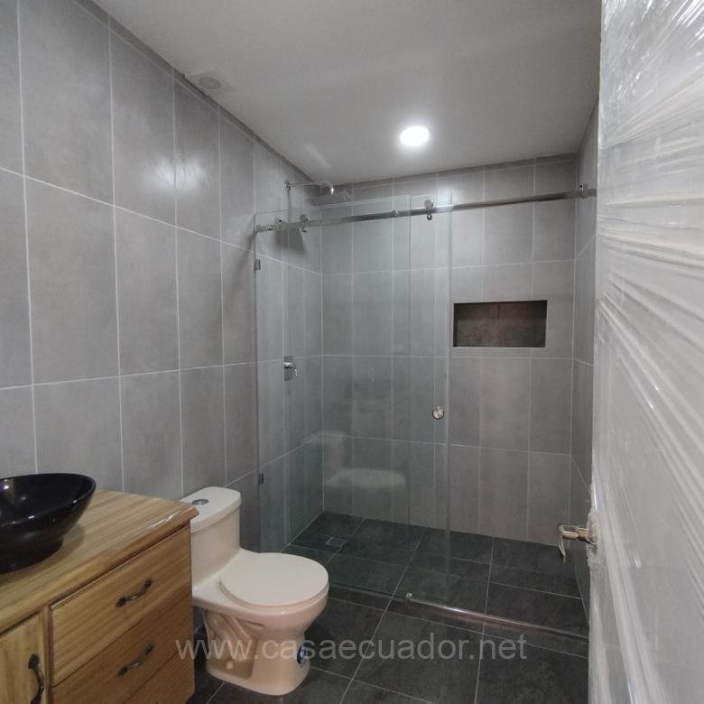 Casa en venta en San José de Balzay Cuenca con amplio terreno