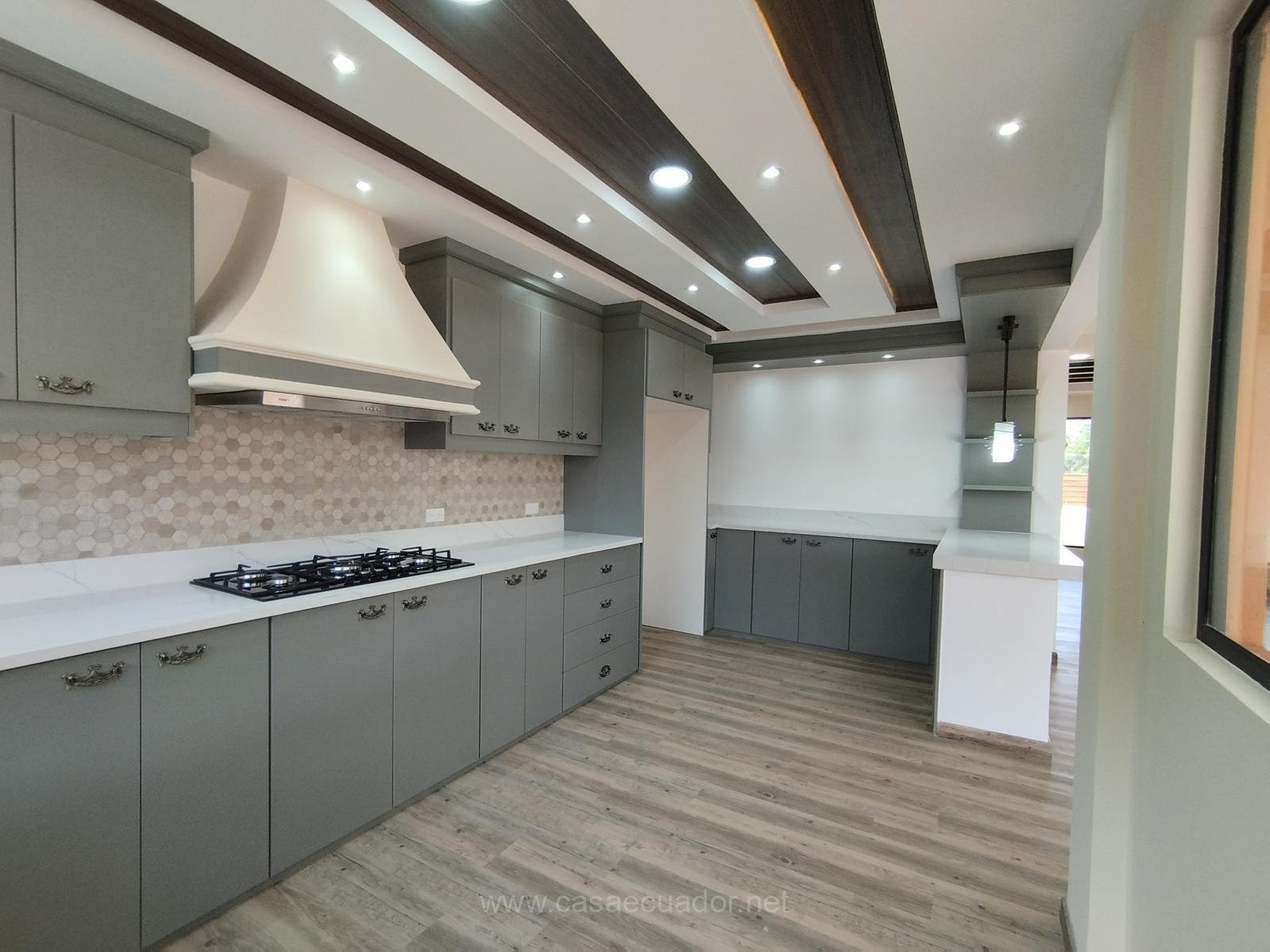 Casa en venta en San José de Balzay Cuenca con amplio terreno