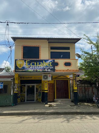 Casa de dos plantas en Chone