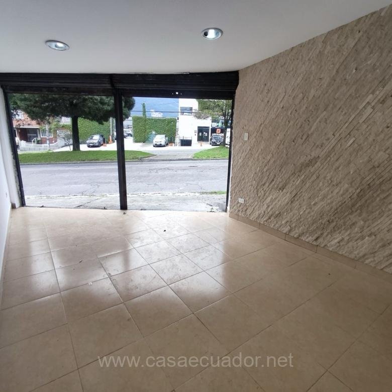 Local comercial en renta en Monteserrín sobre la Avenida Eloy Alfaro