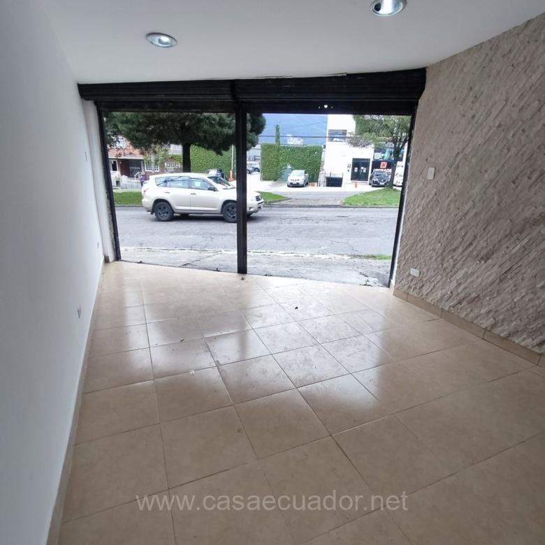 Local comercial en renta en Monteserrín sobre la Avenida Eloy Alfaro