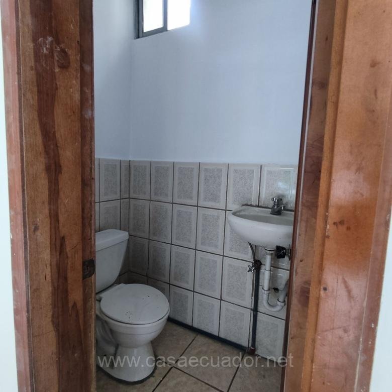 Local comercial en renta en Monteserrín sobre la Avenida Eloy Alfaro