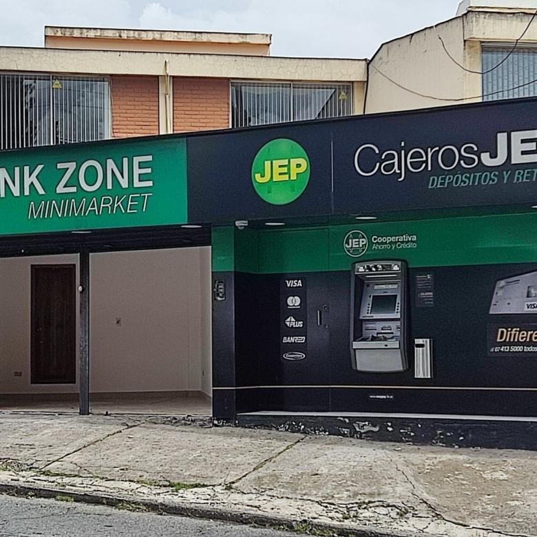 Local comercial en renta en Monteserrín sobre la Avenida Eloy Alfaro