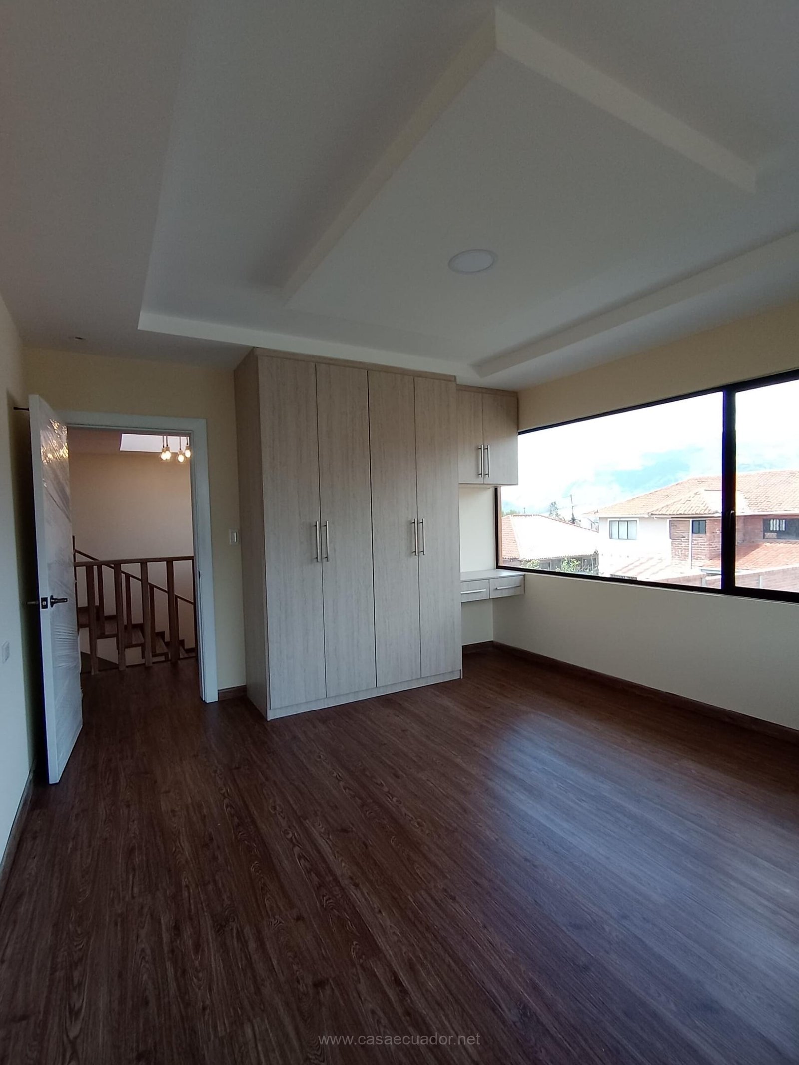 Casa en venta en San José de Balzay Cuenca con amplio terreno