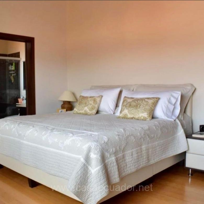 Departamento en Alquiler en Cumbayá con Balcón y Áreas Comunales