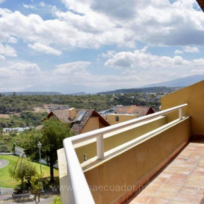 Departamento en Alquiler en Cumbayá con Balcón y Áreas Comunales