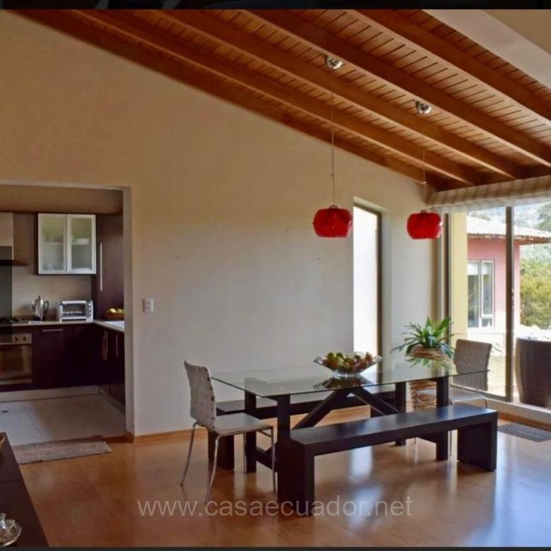 Departamento en Alquiler en Cumbayá con Balcón y Áreas Comunales